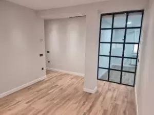 montadores de suelos de maderas laminados vinilos spc
