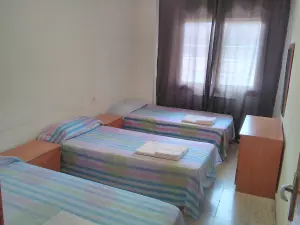 SE ALQUILAN PISOS PARA EMPRESAS,(ALCAÑIZ)