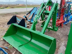PALA TRASERA PARA TRACTOR NUEVA CON CAZO DE 2.00 M.