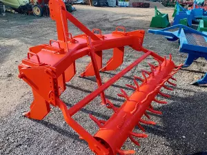 TOPOS O SUBSOLADOR DE 5 PUAS CON RODILLO TRASERO.  – Nuevos