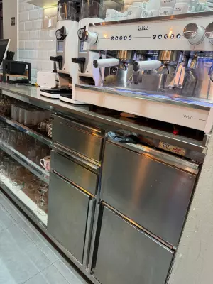 TRASPASO BAR-CAFETERÍA EN EL CABAÑAL (VALENCIA)