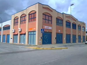 ALQUILO UN LOCAL COMERCIAL DE 150 MS2 EN SEVILLA CAPITAL.LIS