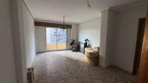 AMPLIA VIVIENDA EN ZONA ESTACIÓN RENFE – ALICANTE
