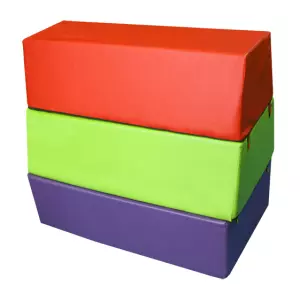 PLINTON DESMONTABLE PIRAMIDAL DE ESPUMA -TRES PIEZAS- 100 x 60 x 90 CM