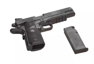 PISTOLA DE GOMA CON CARGADOR PARA ENTRENAMIENTO