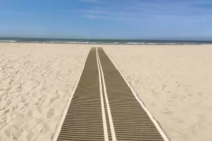 Pasillo de acceso a la playa  10×1,50 m