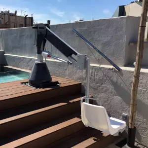 ELEVADOR 30 BATERIA FIJO Usuario Asistido GRUA PISCINAS