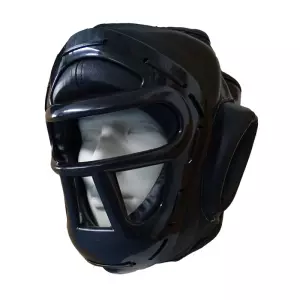 Casco deporte contacto con barras de protección.