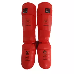 Espinillera con empeine Wakoku homologada WKF roja.