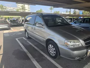 Kia carnival