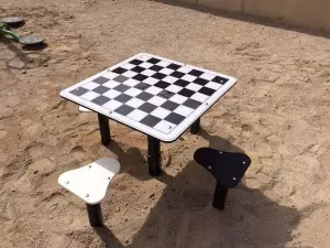 MESA DE AJEDREZ DE EXTERIOR CON 4 ASIENTOS