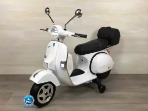 VESPA CLÁSICA PIAGGIO PX-150 12V BLANCA Una emulación perfecta con licencia oficial