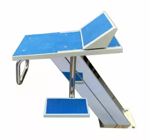 PÓDIUM SALIDA REGULABLE 700 MM CON PELDAÑO PISCINAS