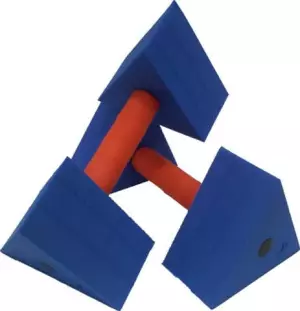 ALTER-GYM TRIANGULAR LEISIS. FABRICADO CON FLG-E.