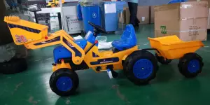 Tractor a Pedales Strong Superior con Volquete Delantero
