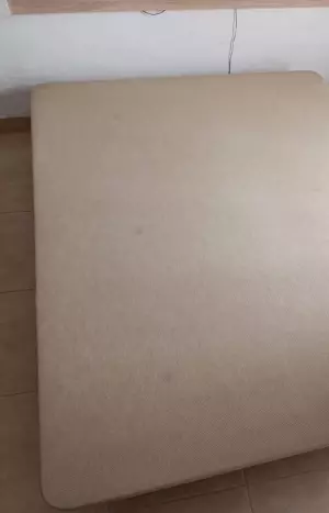 Base tapizada con colchón de 1,50
