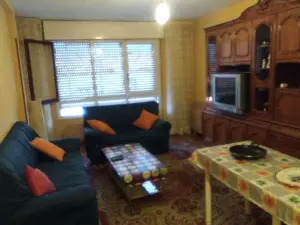 se alquila habitacion en piso compartido