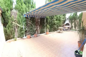 Chalet adosado de 2 niveles