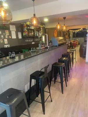 TRASPASO BAR C3 ZONA SANTS