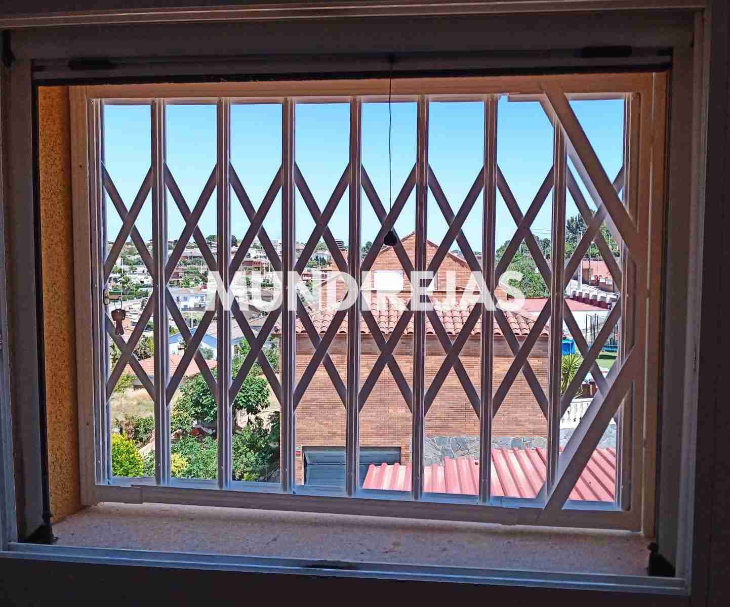 Reja marca Mundirejas