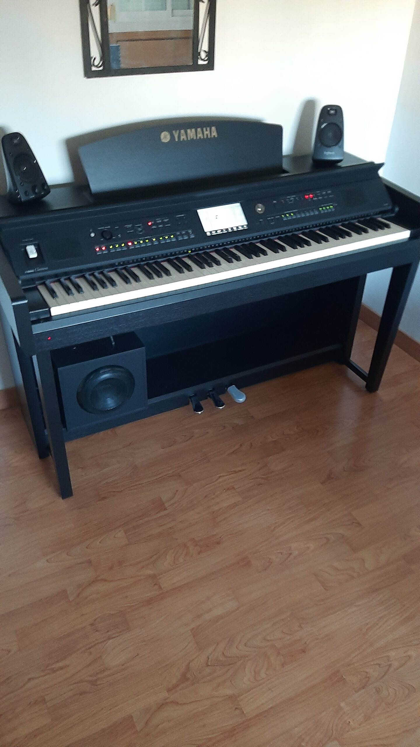 YAMAHA CLAVINOVA CVP-605