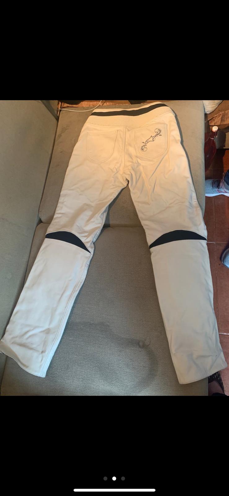 Vendo pantalón de piel de mujer de moto
