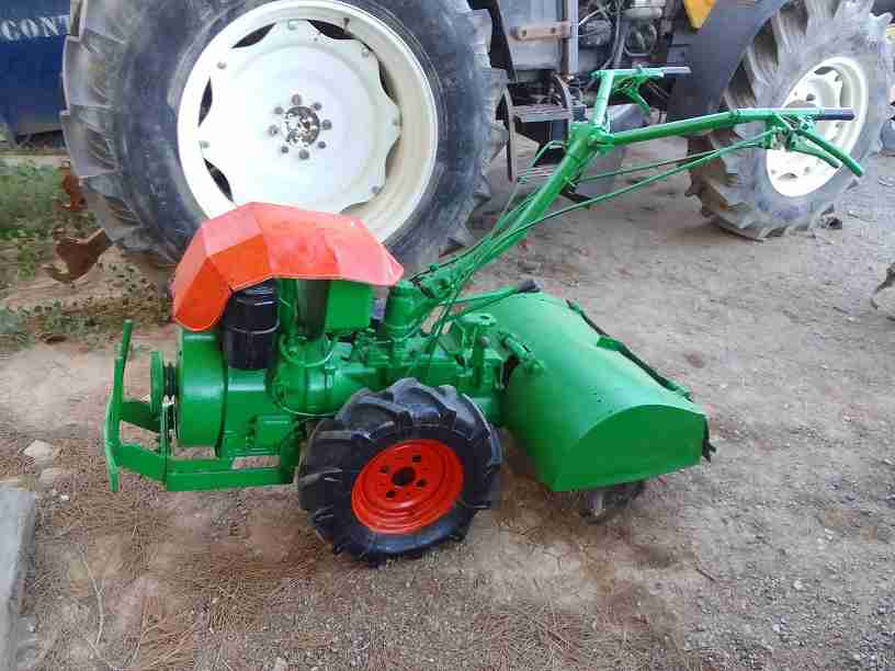 Motocultor diésel con rotavator.
