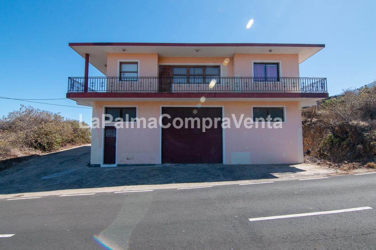 ID-426 Casa grande en una buena ubicación de Santa Cruz, en