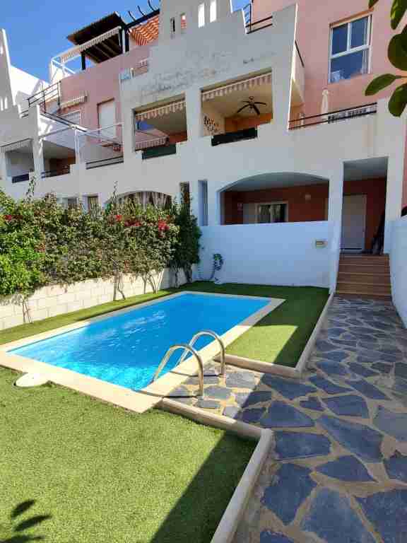 BAJO en PRIMERA LÍNEA de Vera con piscina privada!