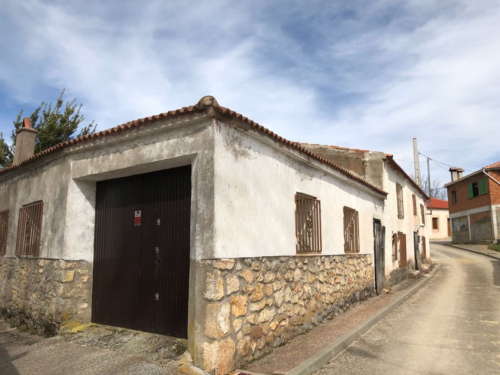Casa en pueblo de Carabias provincia de Segovia   150 metros