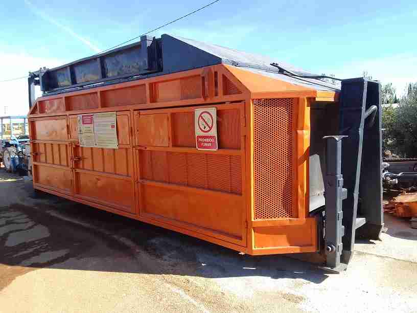 TRITURADOR DE MADERA AMB CON MOTOR CATERPILLAR.