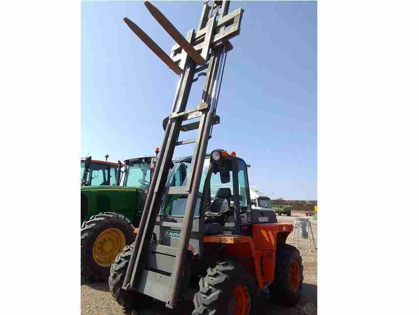 CARRETILLA TODOTERRENO AUSA CH320 4X4 MATRICULADA.