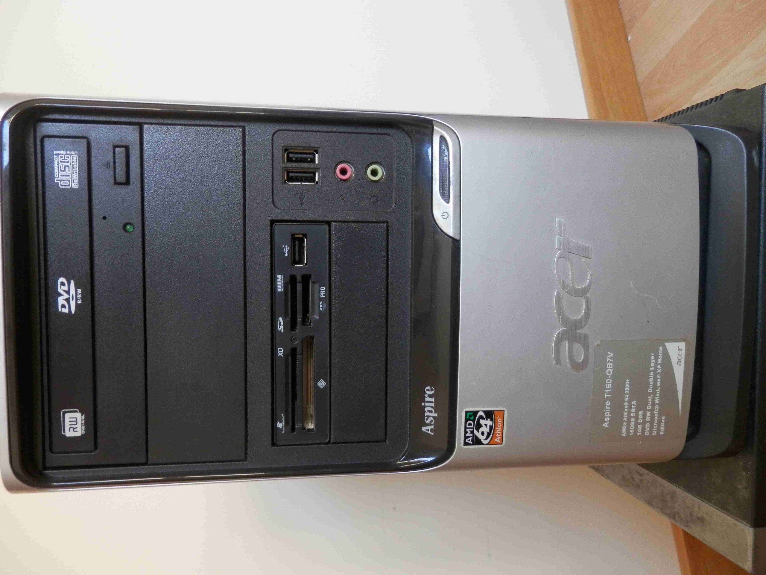 PC acer windows 7 últimate+lector tarjetas+DVD