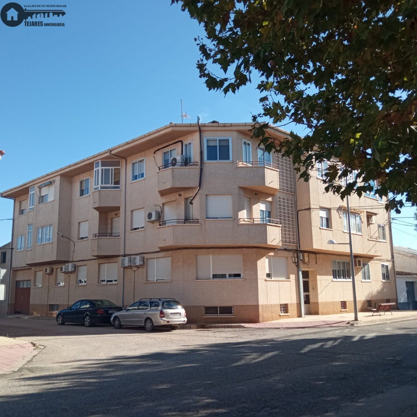 Piso en Venta en La Gineta - 4 Habitaciones, Garaje y Trasteros