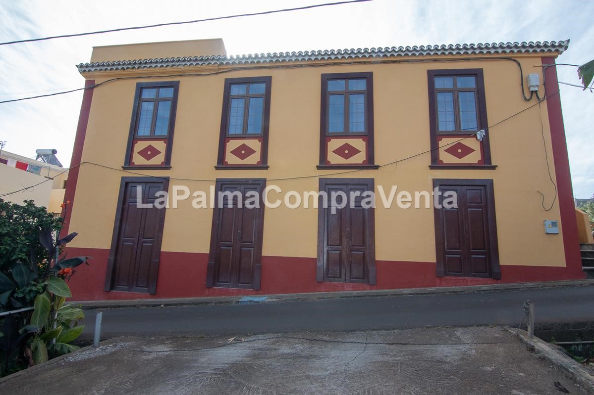 ID-401   Casas antiguas, esta es la suya, tiene una buena di
