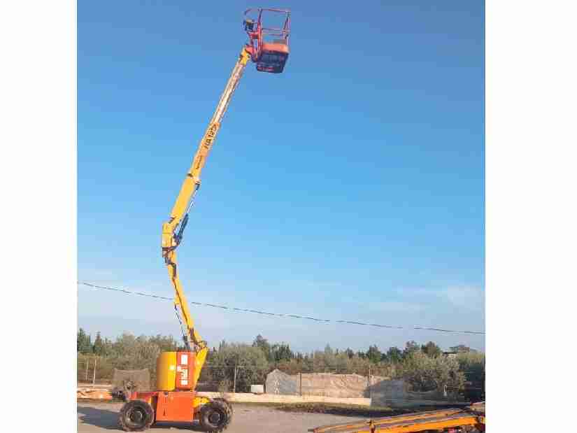 PLATAFORMA ELEVADORA HAULOTTE HA12DX.