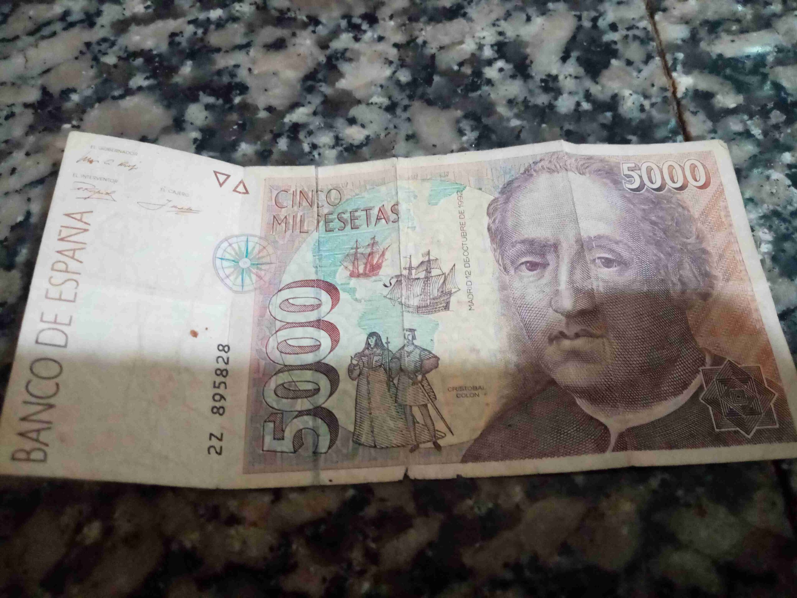 Venta  de billete de 5000 pestas