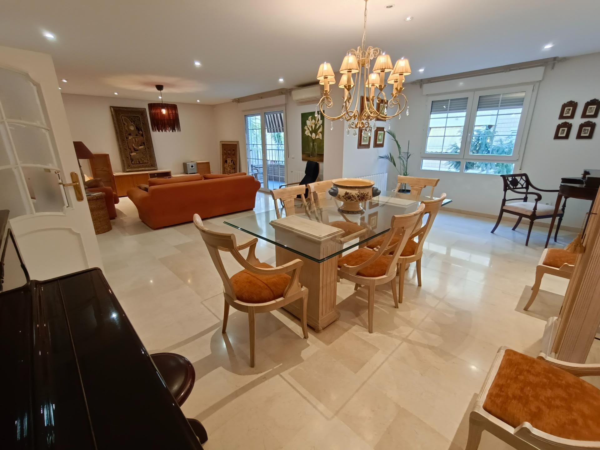 APARTAMENTO REFORMADO 4 HABITACIONES 2 BAÑOS EN CENTRO DE TORREVIEJA (ALICANTE)
