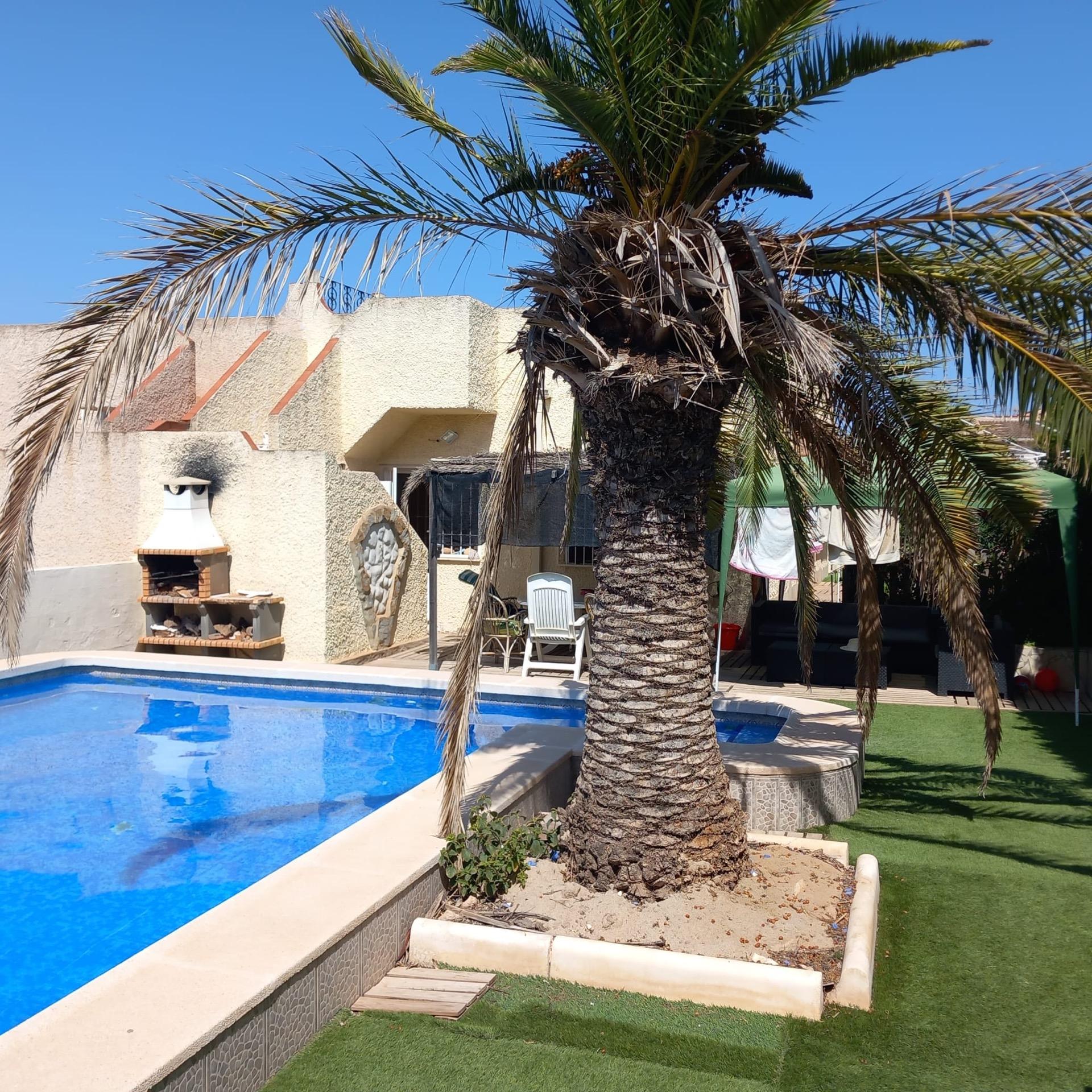CHALET CON PISCINA PRIVADA A 5 MINUTOS DE LA PLAYA - ZONA ORIHUELA COSTA, LOS BALCONES -