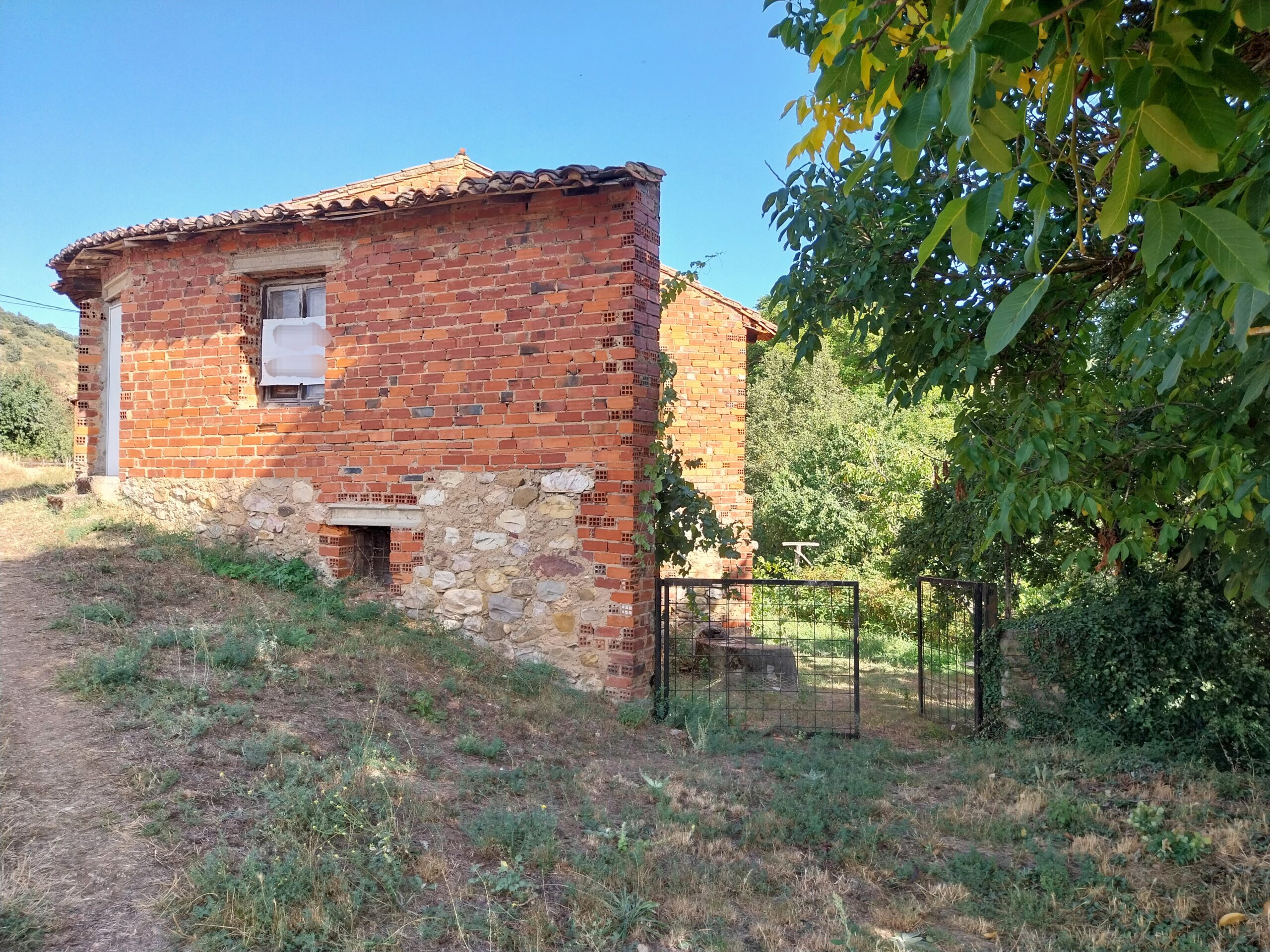 Almacen/Cuadras en venta para reformar