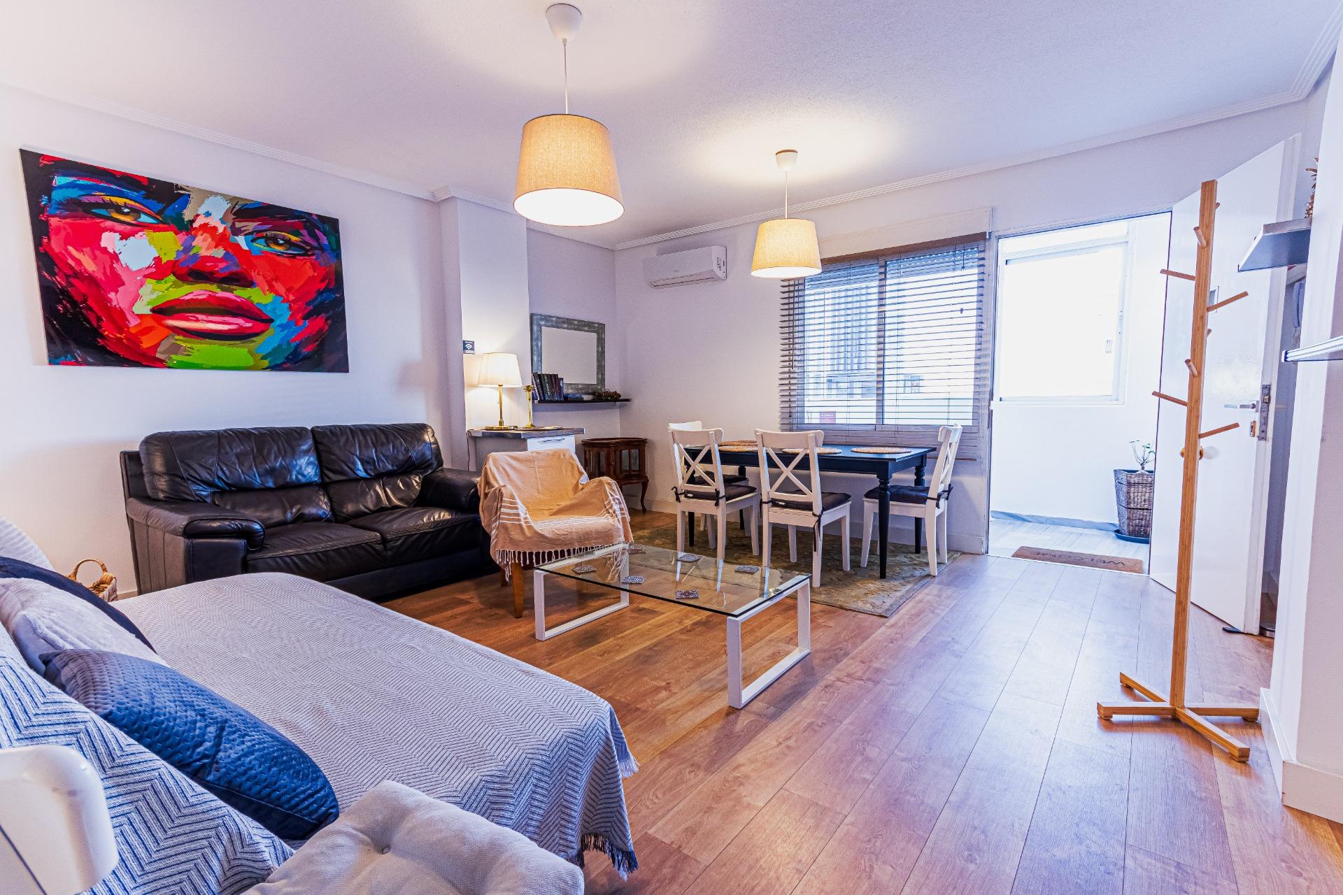 SE ALQUILA POR DIAS APARTAMENTO DE 3 HABITACIONES 2 BAÑOS  DE LA PLAYA DEL CURA EN TORREVIEJA