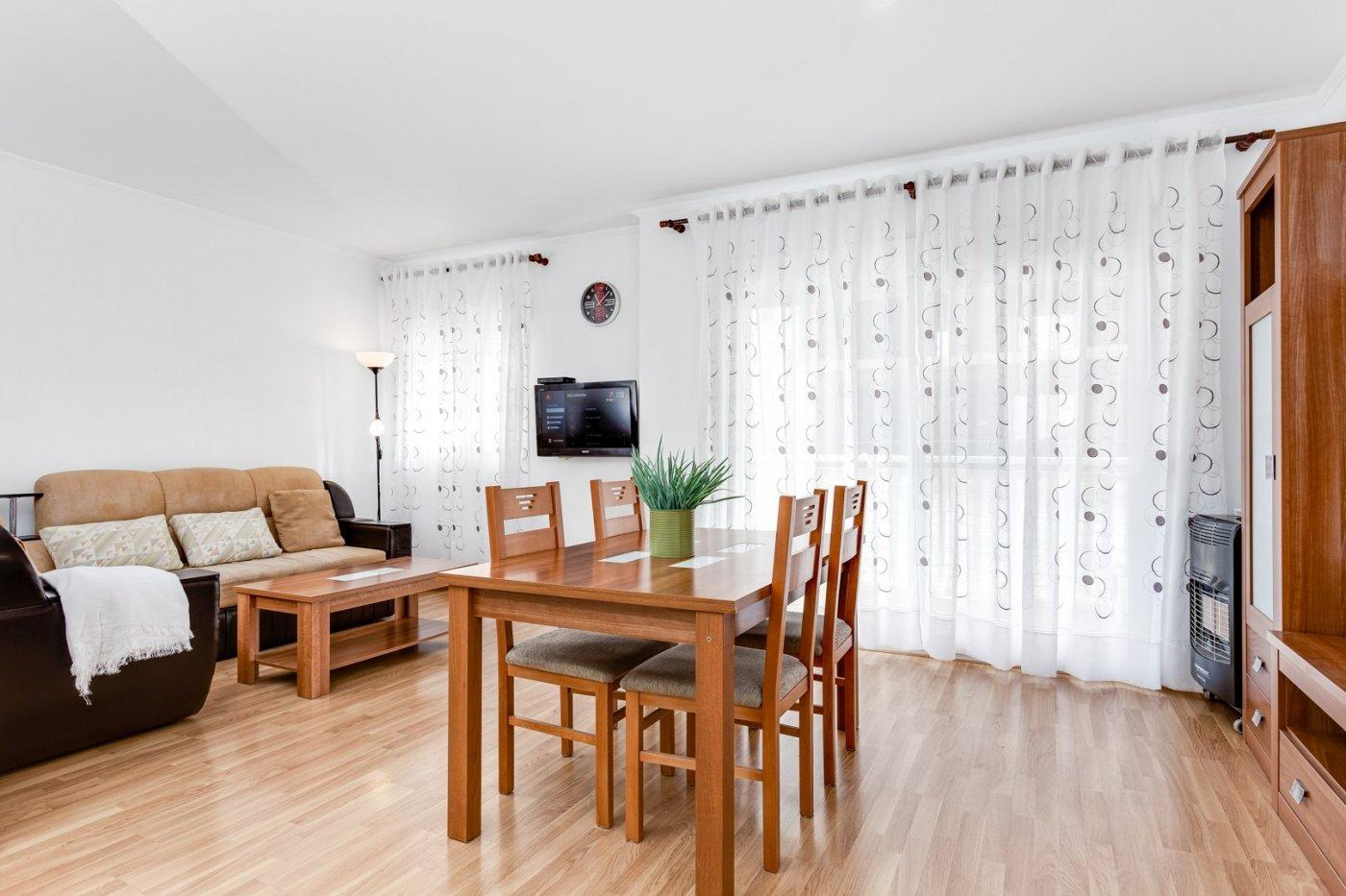 SE ALQUILA APARTAMENTO DE 2 HABITACIONES A 300 METROS DEL MAR EN TORREVIEJA (ALICANTE)