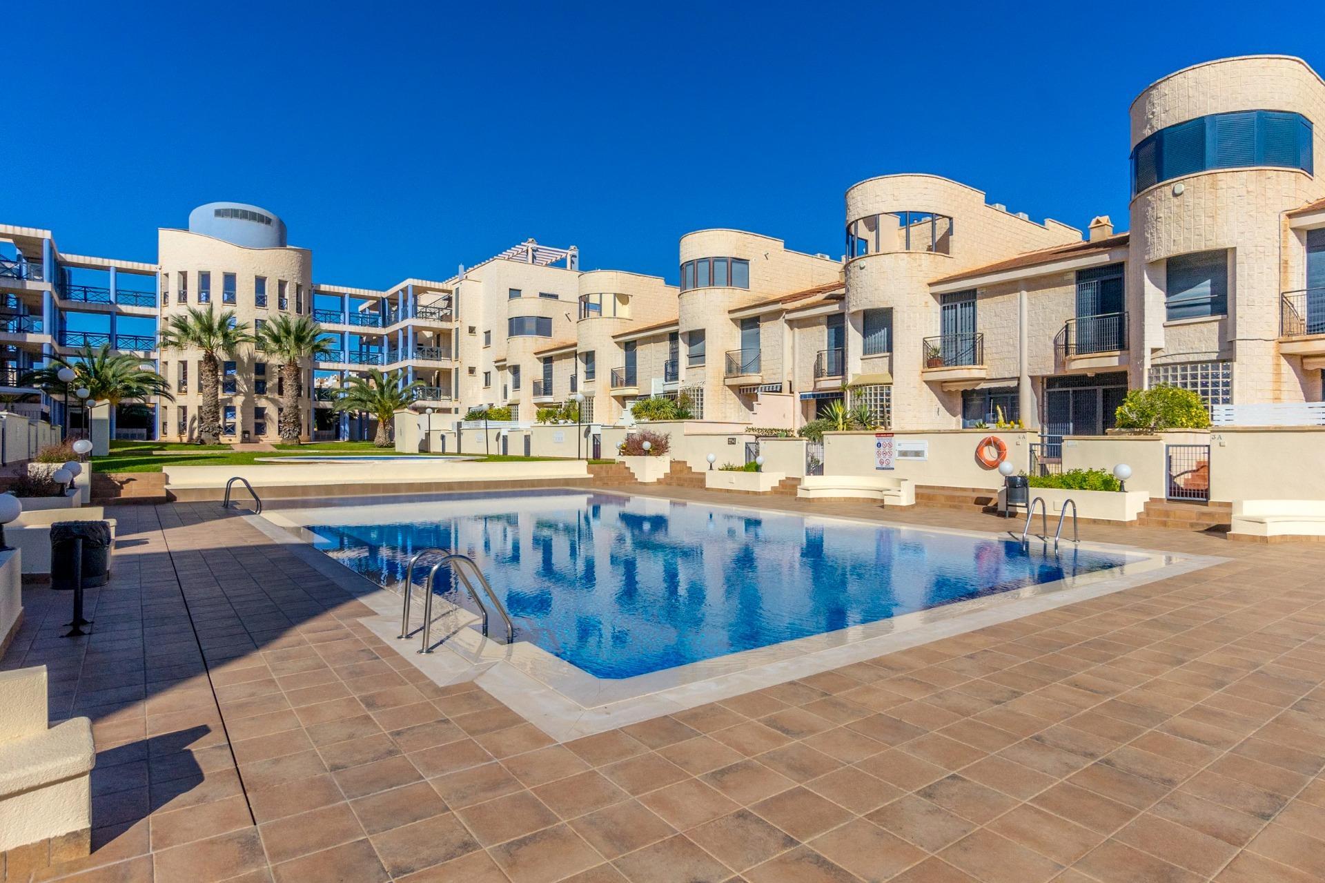 APARTAMENTO DE 4 HABITACIONES 2 BAÑO Y 1 ASEO EN ORIHUELA COSTA ( CABO ROIG )