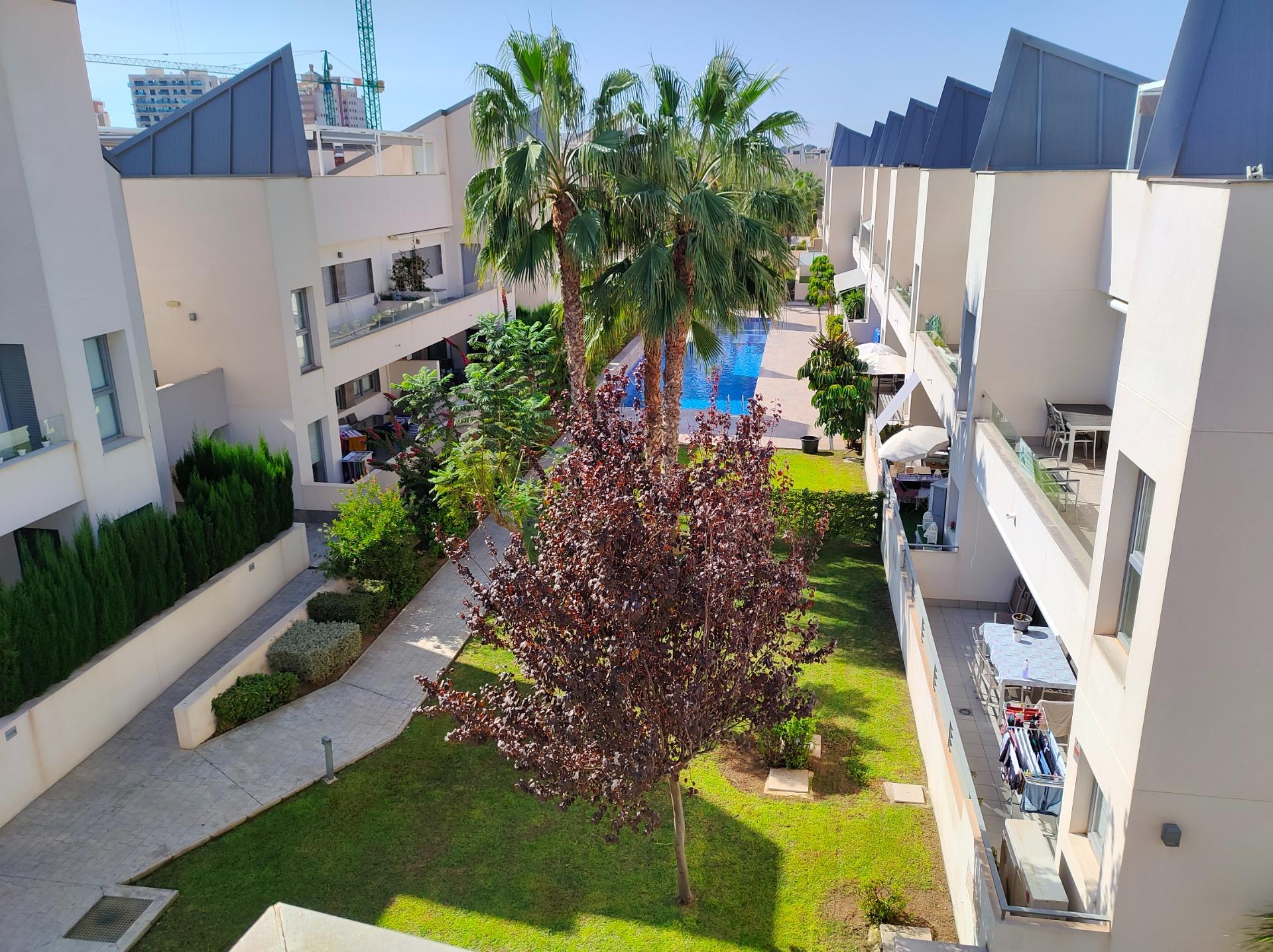 APARTAMENTO DE 2 HABITACIONES 2 BAÑOS, GARAJE, EN TORREVIEJA ( ZONA VELETA) CERCA DEL MAR 500 METROS