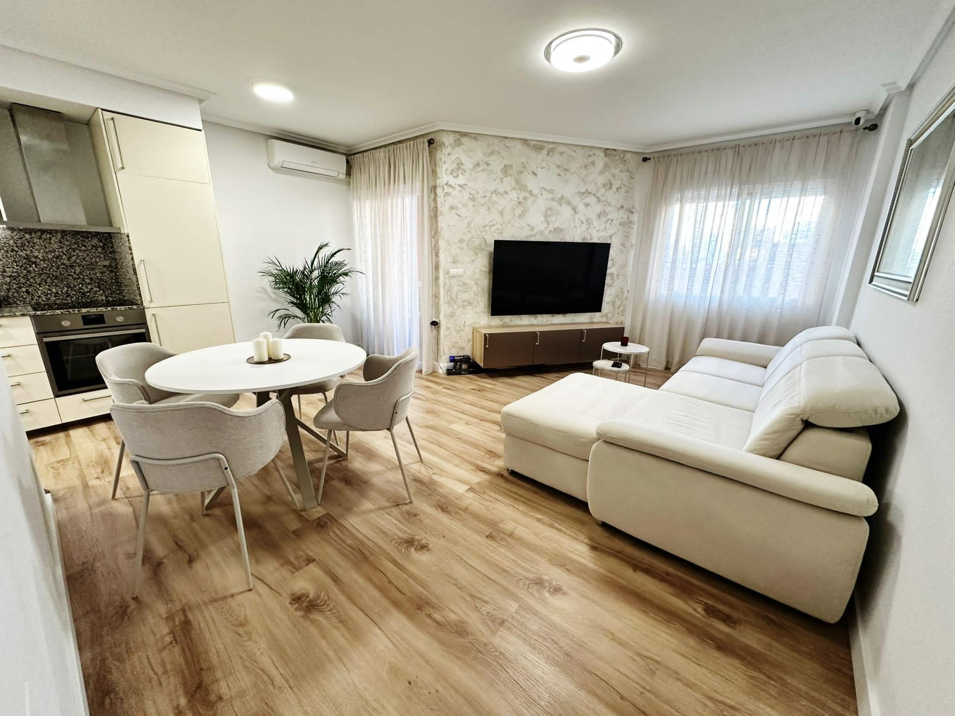APARTAMENTO EN TORREVIEJA  2 HABITACIONES TOTALMENTE REFORMADO