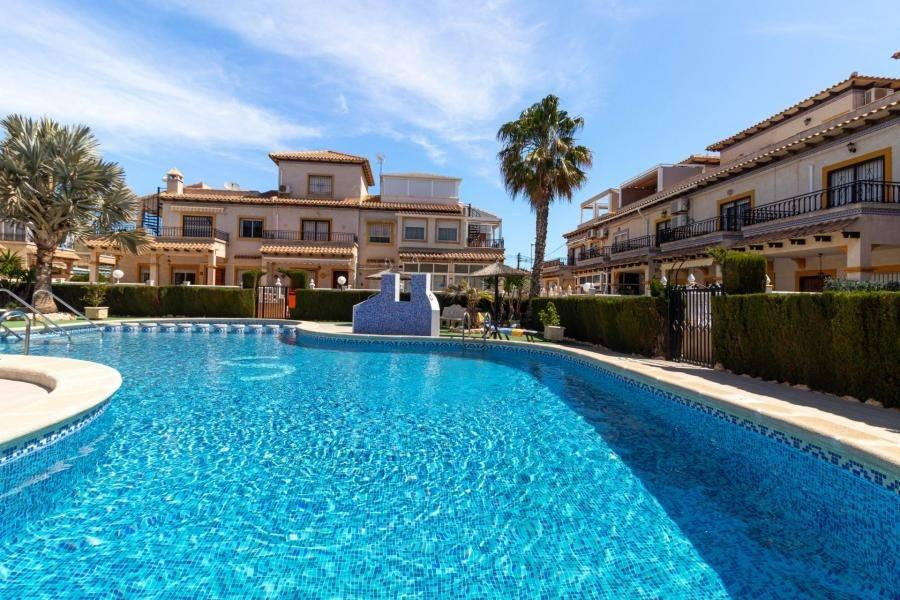 BUNGALOW DE 2 HABITACIONES 1 BAÑO EN PLAYA FLAMENCA ( ORIHUELA COSTA)
