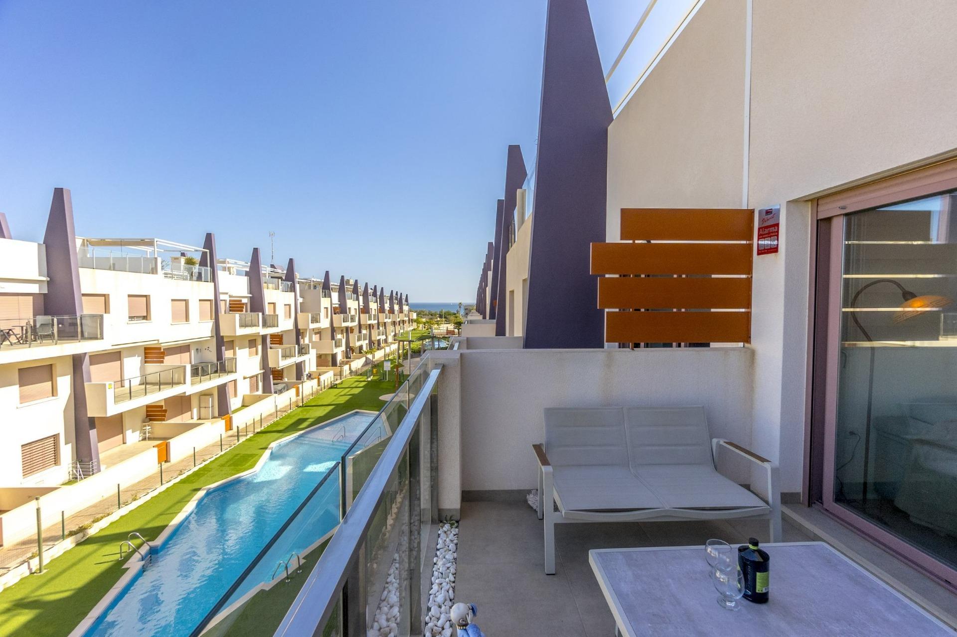 ATICO EN MIL PALMERAS ( ORIHUELA COSTA) CON VISTAS AL MAR DE 3 HABITACIONES 2 BAÑOS