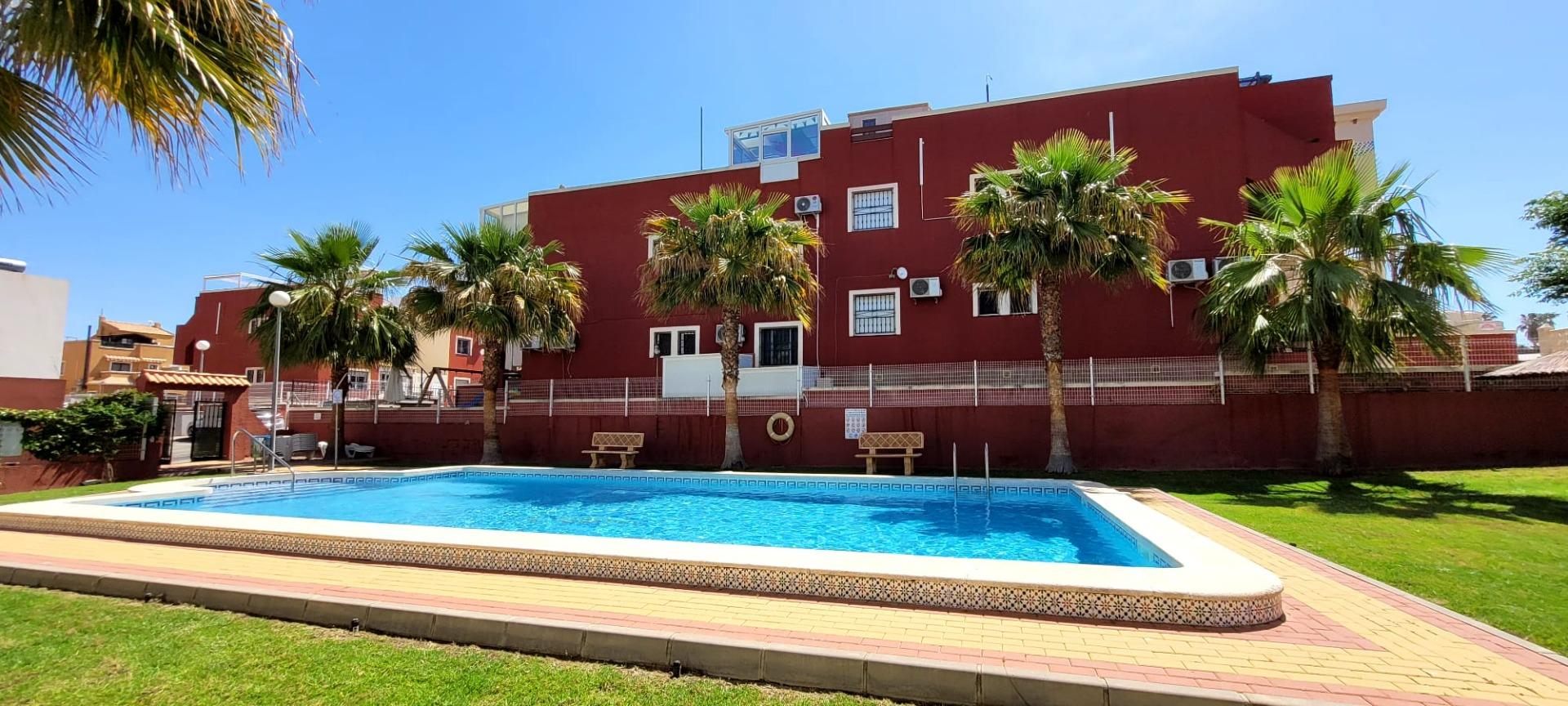 BUNGALOW DE 2 HABITACIONES 2 BAÑOS EN LOS ALTOS  ( ORIHUELA COSTA) ALICANTE
