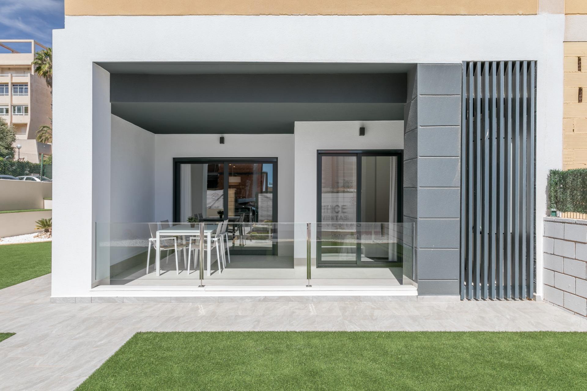 APARTAMENTOS DE OBRA NUEVA CON VISTAS AL MAR. 2 DOR. 2 BAÑOS. APARCAMENTO. PISCINA. PLAYA A 700 M.