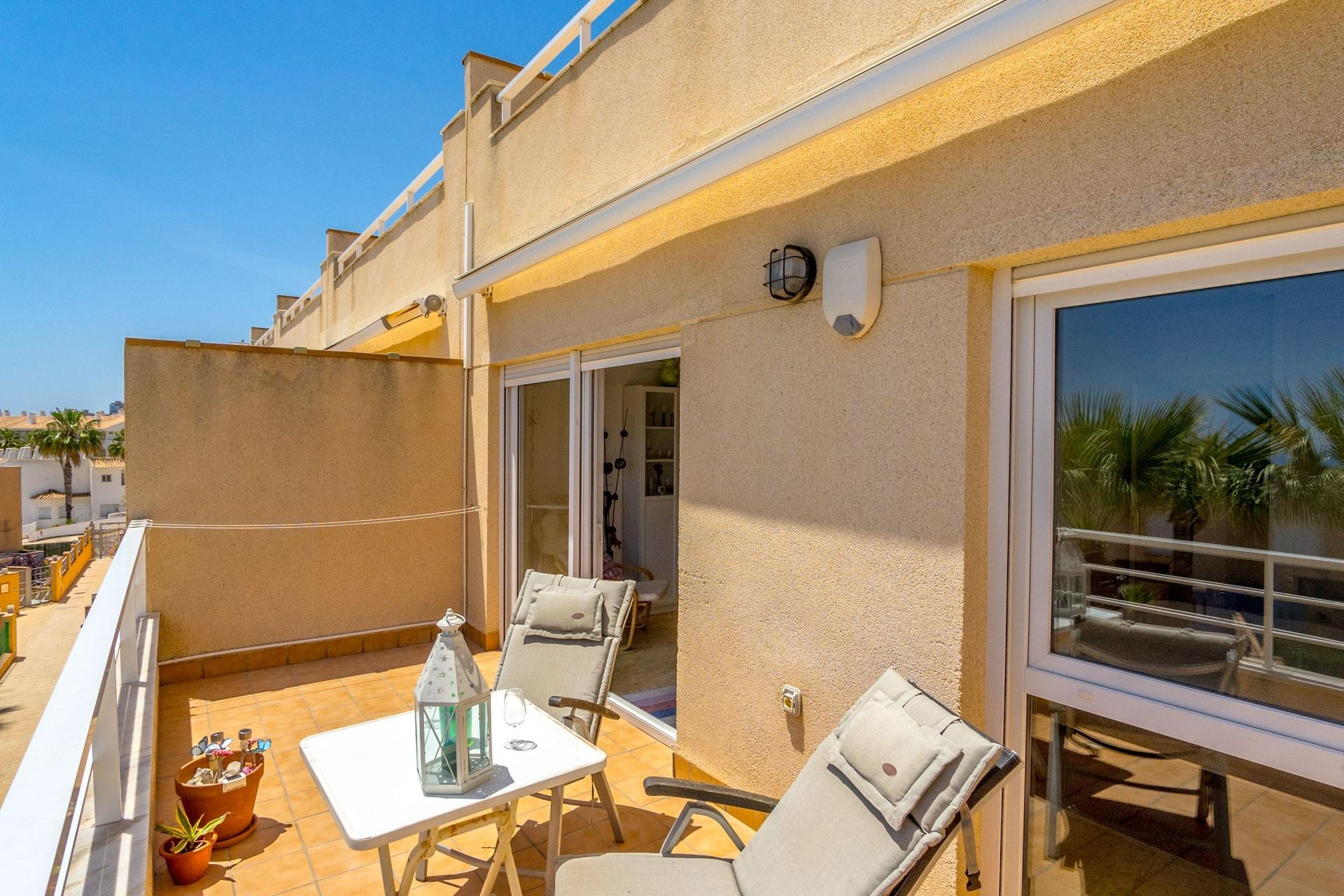 APARTAMENTO DE 2 HABITACIONES BAÑOS CON VISTAS AL MAR EN AGUA MARINA (ORIHUELA COSTA) ALICANTE